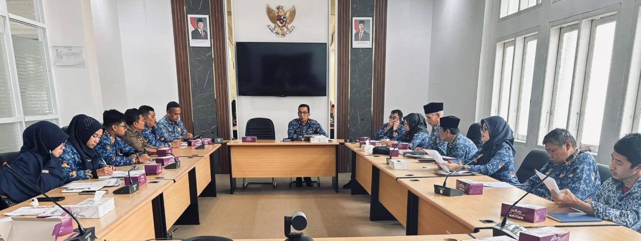Setdako Sonny BP saat pimpin rapat persiapan HUT Kemerdekaan RI ke 80, Kamis (17/7/2025) kemaren